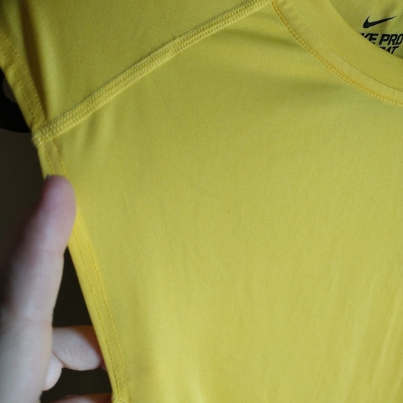 Nike Pro Combat Men's Yellow Dri-Fit Fitted Athletic Tank Top Sz S-Workout Wear - Picture 4 of 7